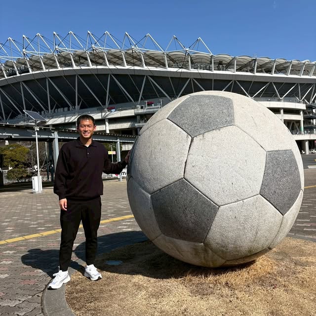 前回のプレゼント企画ストーリー、反応ありがとうございました🙌  僕たちでは思いつかないアイデアばかりで、沢山の気づきをいただきました🔥  近々、プレゼント企画の詳細を発表します！！  きっと喜んでいただけるであろう面白い企画になると思うので、フォローしてお待ちいただけると嬉しいです！！